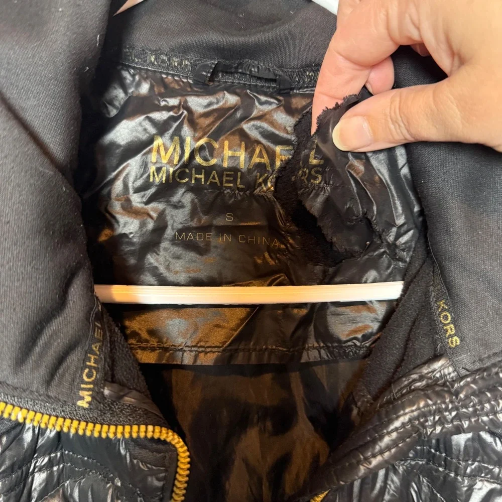 Michael Kors Womens Black Quilted Puffer Vest Gold Logo Zipper Collar Size Small